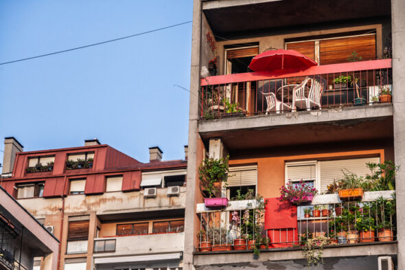 Kako rashladiti stan tokom toplotnog talasa u urbanom naselju